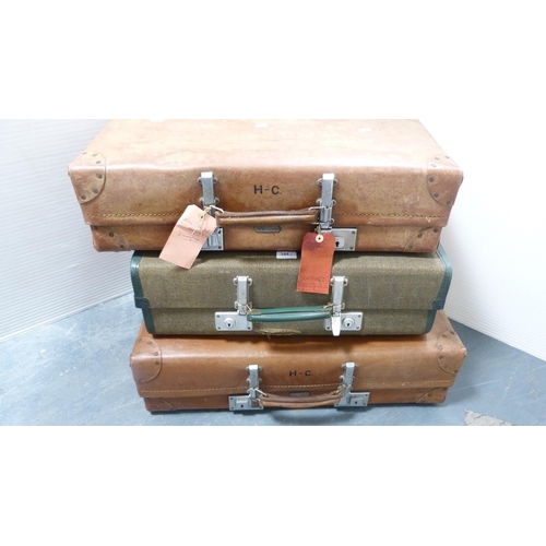 344 - Three travel cases.  (3)