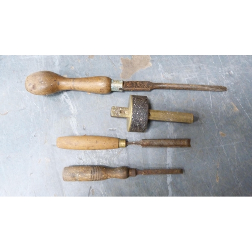 401 - Collection of vintage hand tools to include woodworking planes, chisels, spirit levels, braces and b... 