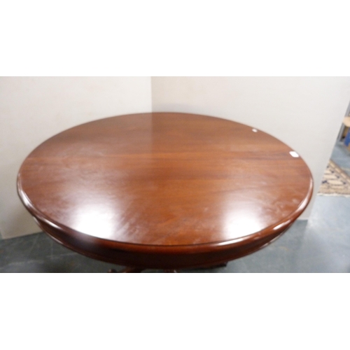 405 - Reproduction Victorian-style mahogany breakfast table with four matching chairs.  (5)