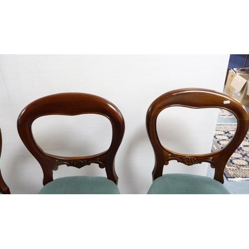 405 - Reproduction Victorian-style mahogany breakfast table with four matching chairs.  (5)