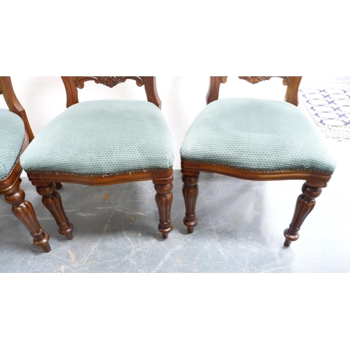 405 - Reproduction Victorian-style mahogany breakfast table with four matching chairs.  (5)