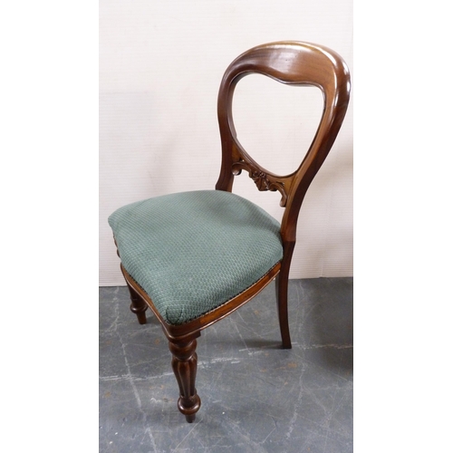 405 - Reproduction Victorian-style mahogany breakfast table with four matching chairs.  (5)