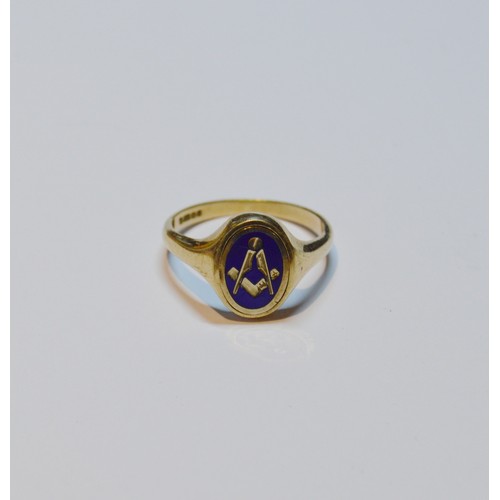 142 - 9ct gold Masonic swivel ring with enamel device, size U, 6g gross.