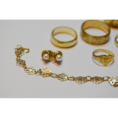 149 - Three 9ct gold rings, two pairs of gold earrings, a 9ct gold bracelet and a 9ct gold diamond solitai... 