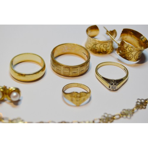 149 - Three 9ct gold rings, two pairs of gold earrings, a 9ct gold bracelet and a 9ct gold diamond solitai... 