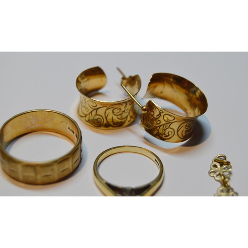 149 - Three 9ct gold rings, two pairs of gold earrings, a 9ct gold bracelet and a 9ct gold diamond solitai... 