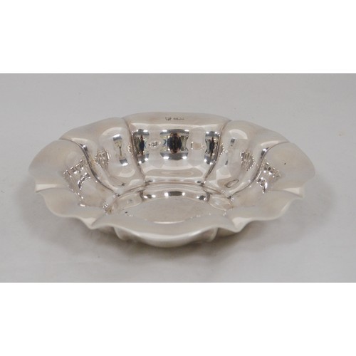 61 - Silver circular bowl with waved moulded edge, Sheffield 1903, 22.5cm, 344g.