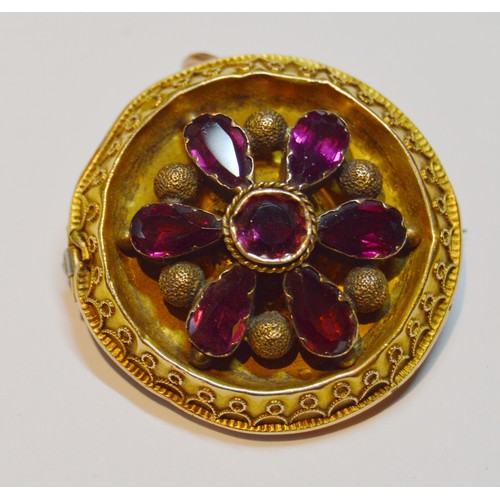 152 - Victorian garnet brooch, in gold, a 9ct gold band ring, another 9ct gold mosaic ring, 14g gross, pea... 