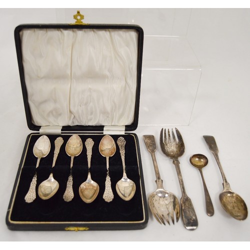 67 - Set of six silver coffee spoons of unusual style, cased, and four others pieces of silver flatware, ... 