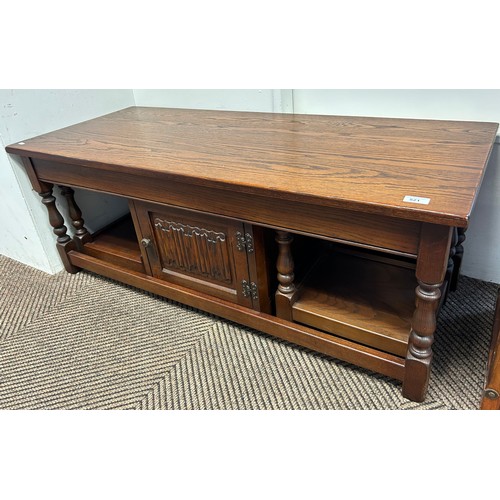 521 - Oak coffee table with two nesting