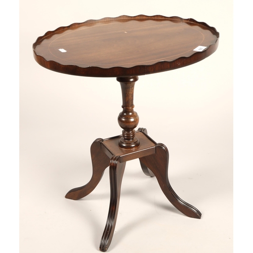 557 - Mahogany occasional table