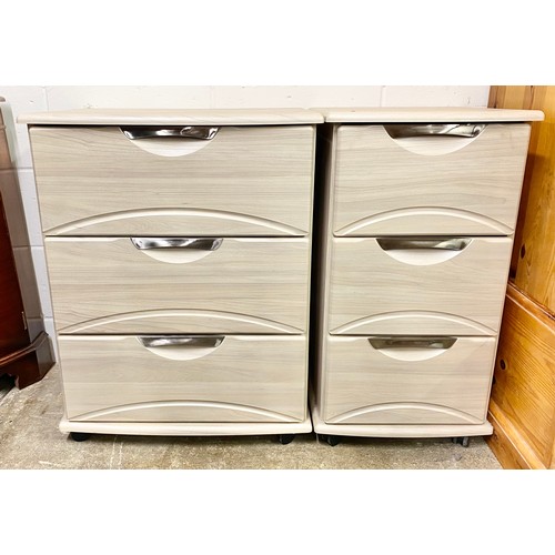 711 - Two contemporary chests of drawers