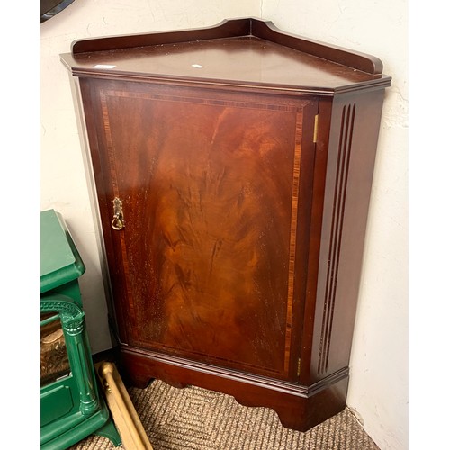 493 - Mahogany corner unit, 90cm h