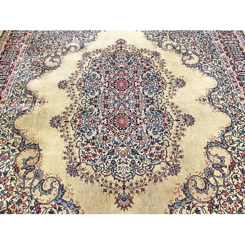 625 - Persian-style rug, approx. 450cm x 300cm