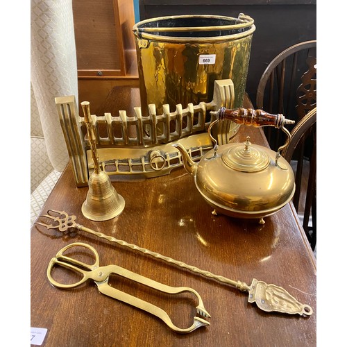 669 - Brass bucket, brass kettle and other brass items