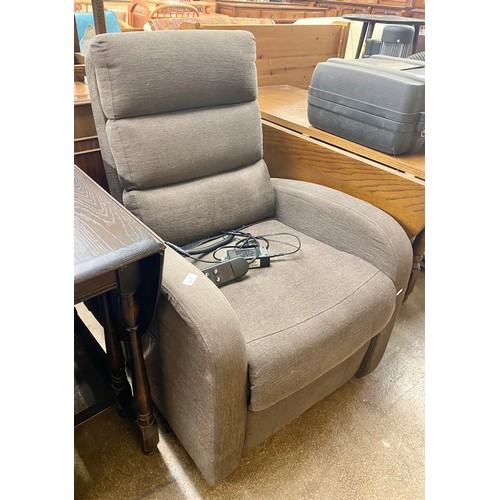 674 - Electric reclining armchair