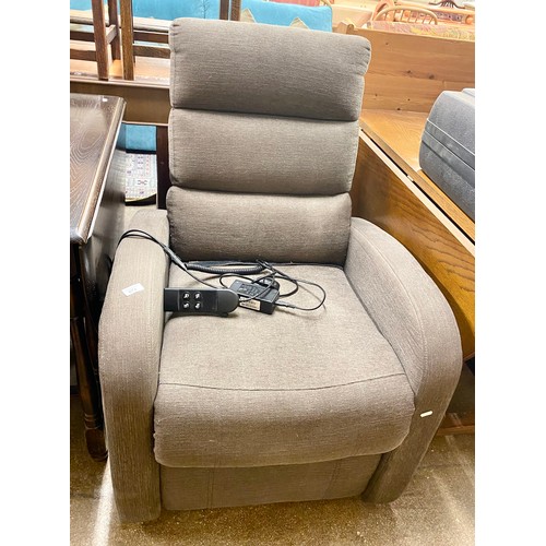 674 - Electric reclining armchair