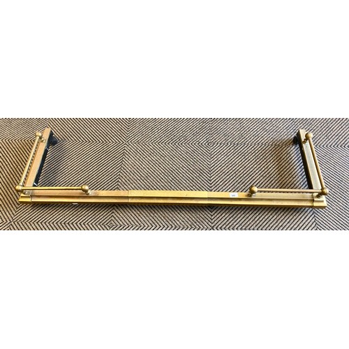 496 - Brass fender, outside measurements 148cm wide, 44cm deep