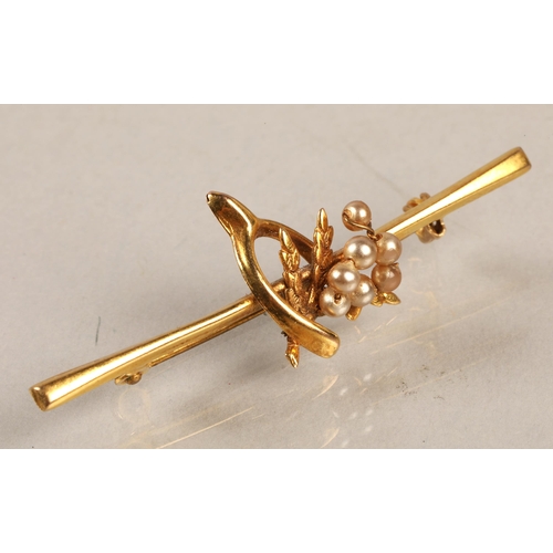 192 - 9ct gold brooch set with seed pearls, gross weight 2g