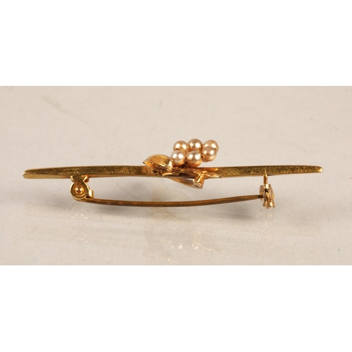 192 - 9ct gold brooch set with seed pearls, gross weight 2g