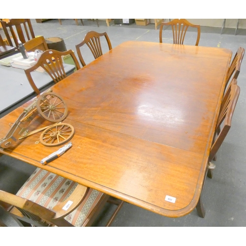 492 - Large antique mahogany pedestal dining table.L.186cm x W.123cm x H.74cm