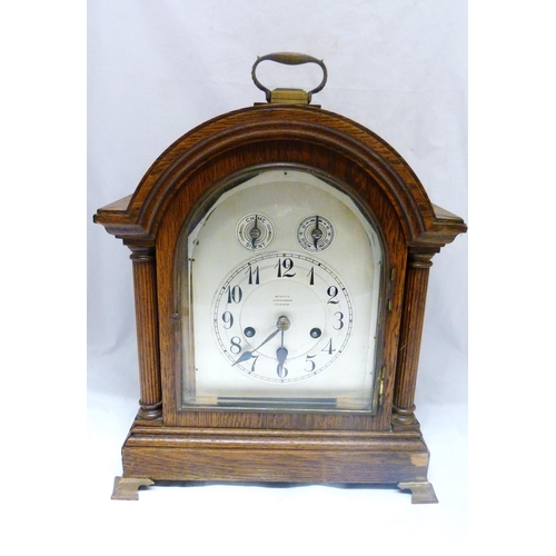 195 - Continental oak-cased bracket clock, c. early 20th century, the arched shaped clock with twin reeded... 