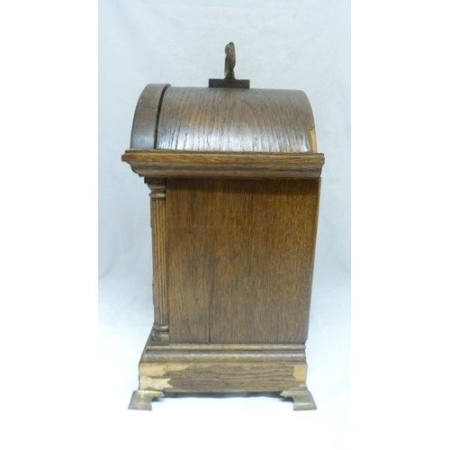 195 - Continental oak-cased bracket clock, c. early 20th century, the arched shaped clock with twin reeded... 