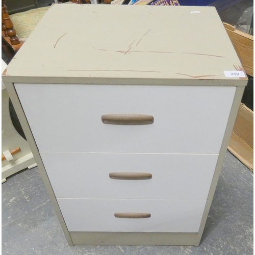 511 - Set of modern bedside drawers.