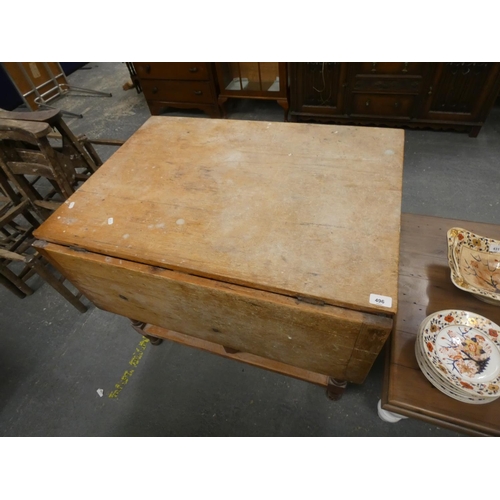 496 - Antique Georgian, drop leaf pine dining table with four drawers.