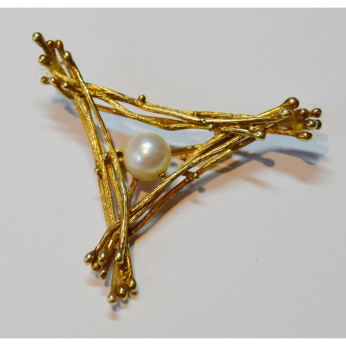 164 - 9ct gold pearl-set triangular brooch, 4.2g gross, and a 9ct gold and gem-set brooch in the form of a... 