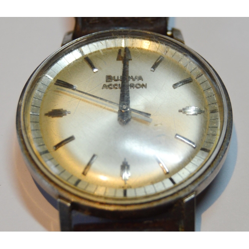 190 - Bulova Accutron gent's wristwatch with rear winder, c. 1970s, in stainless steel case with silvered ... 