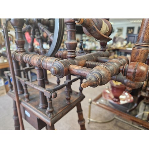 526 - Mahogany spinning wheel, approx 87cm to top of wheel