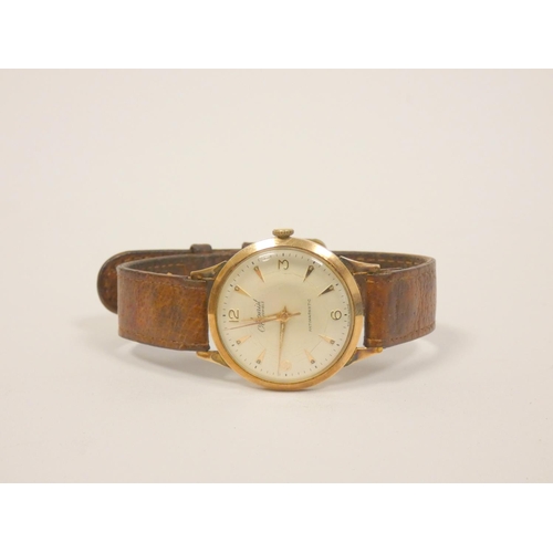 28 - Gents Accurist 9ct gold watch on leather strap. 