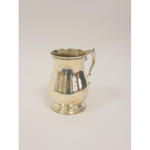 9 - A silver baluster pint mug of Georgian style by Aldwinckle and Slater, London 1893. 300g 