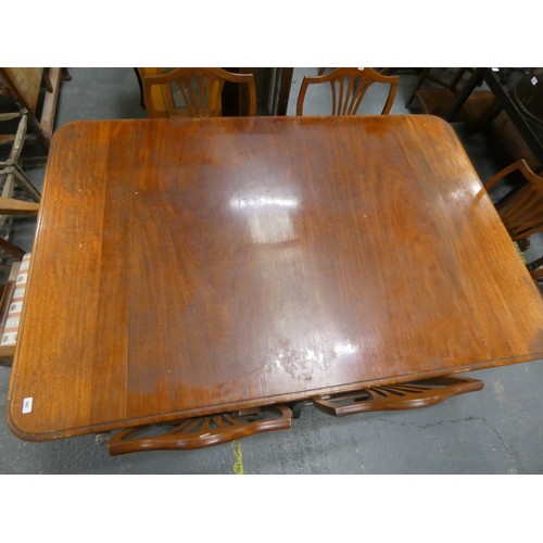 492 - Large antique mahogany pedestal dining table.L.186cm x W.123cm x H.74cm