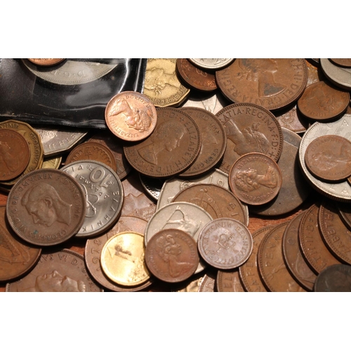 644 - Coin collection to include mostly British pennies, brass thruppennies, 1980 crown, Irish coins, CANA... 