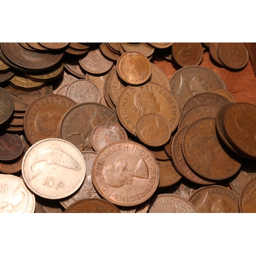 644 - Coin collection to include mostly British pennies, brass thruppennies, 1980 crown, Irish coins, CANA... 