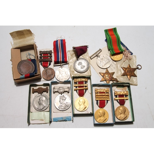 646 - WWII war medals to include 1939-1945 star, France and Germany star, Defence medal and war medal in c... 