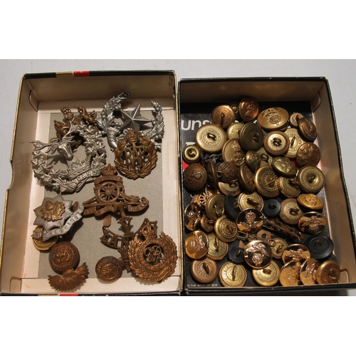 659 - Group of military cap badges and buttons to include Gordon Highlanders, Cameron Highlanders, Cheshir... 