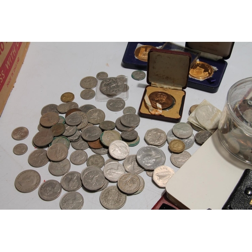 671 - Coin collection held in one ring binder album and loose to include British non-silver coins, USA dol... 