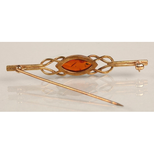 57 - 9K gold bar brooch set with amber / resin cabochon, gross weight 2.6g