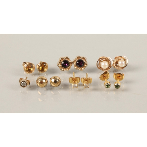 61 - Assorted yellow metal stud earrings, some 9ct gold some gem set, gross weight 8g