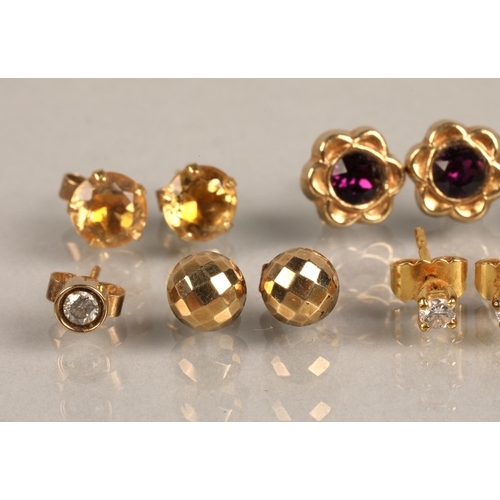 61 - Assorted yellow metal stud earrings, some 9ct gold some gem set, gross weight 8g