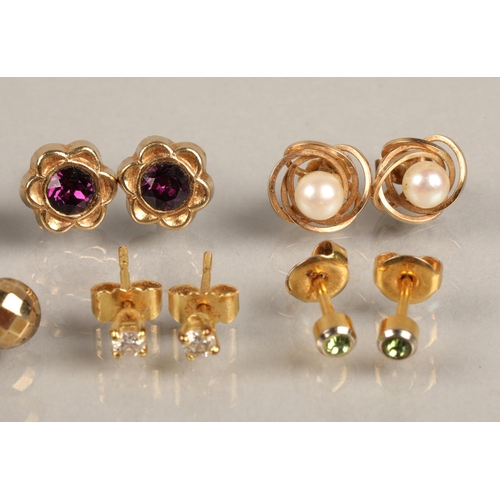 61 - Assorted yellow metal stud earrings, some 9ct gold some gem set, gross weight 8g