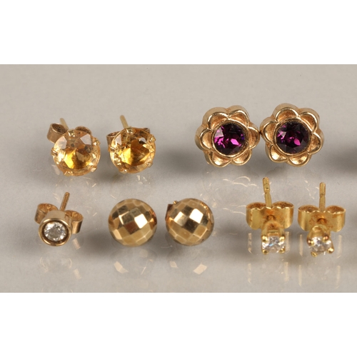 61 - Assorted yellow metal stud earrings, some 9ct gold some gem set, gross weight 8g