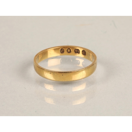 73 - 18ct gold band, ring size M, 1.9g