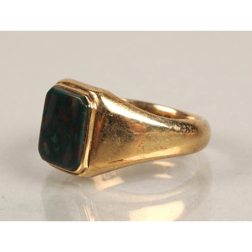 81 - 9ct gold signet ring set with bloodstone, 5.3g, ring size P