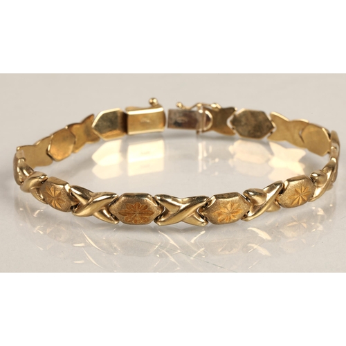 85 - 9ct gold bracelet, 9g