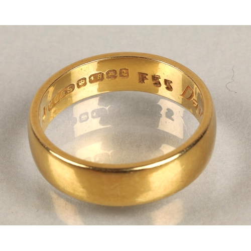 86 - 18ct gold band, 4.1g, ring size J