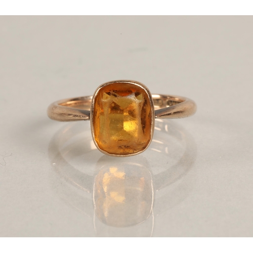 87 - 9K gold ring set with a citrus coloured stone, 2.8g, ring size L/M